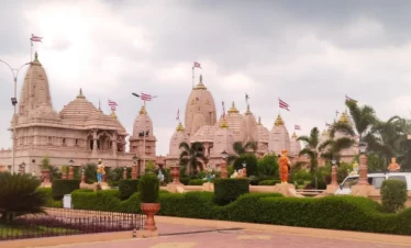 Discover Ayodhya with Golden Triangle Varanasi Tour