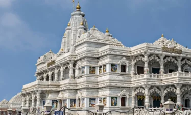 Sacred Sojourn: From Mumbai to Delhi – A 5-Day Spiritual Odyssey